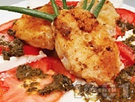 Рецепта Панирана бяла риба гренадир с домати и моцарела